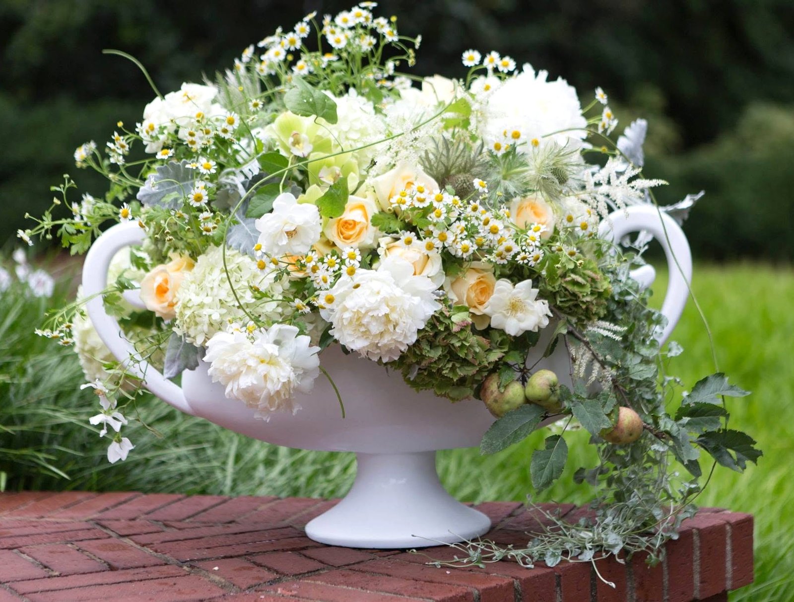 carolyn-shepard_garden-arrangement-white