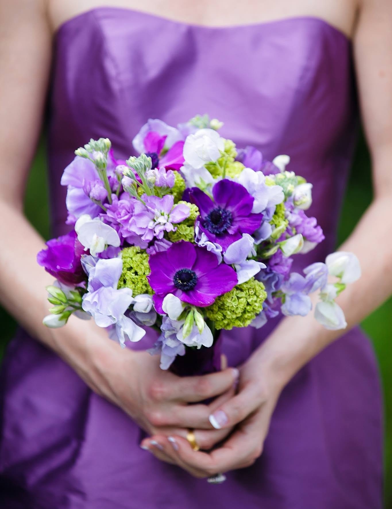 carolyn-shepard_wedding-bouquet-purple